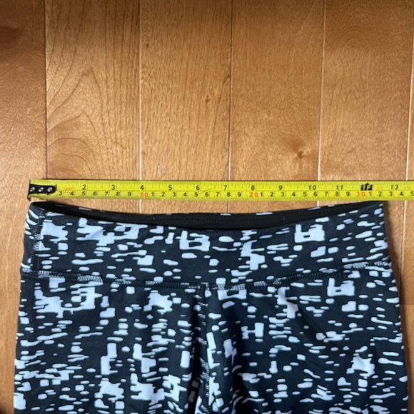 Black & white cropped adidas leggings - Picture 4 of 6